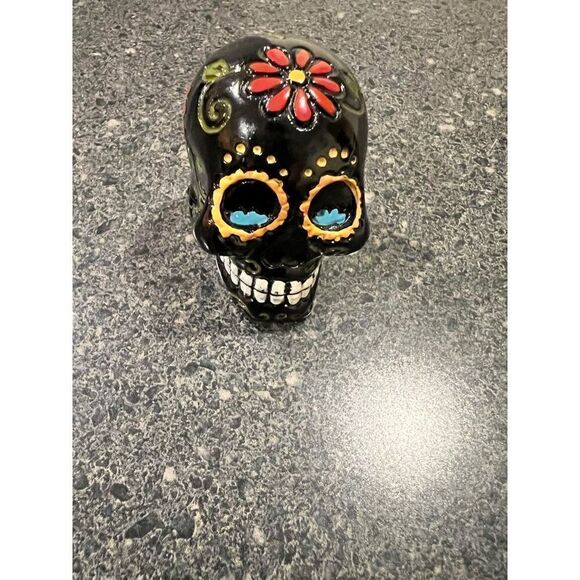 Skull Rock With Flower - Picture 3 of 6